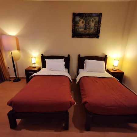 Dalia Budget Hotel Сенггиги Экстерьер фото