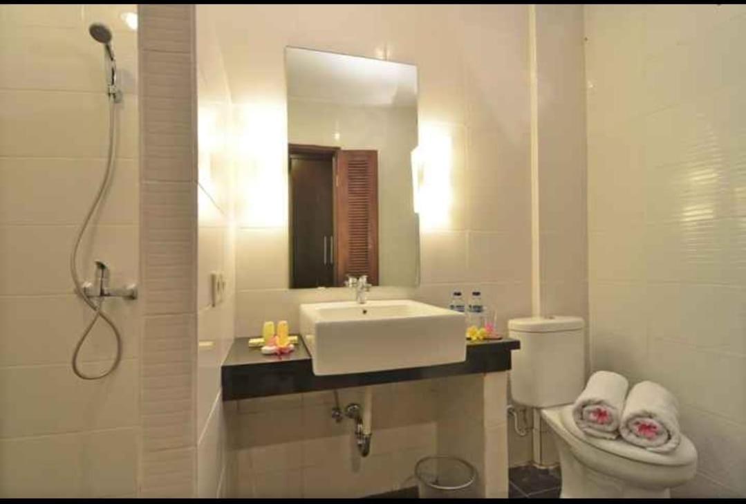 Dalia Budget Hotel Сенггиги Экстерьер фото